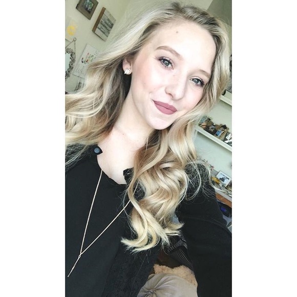 Meet your Posher, Connor - Picture 1 of 4